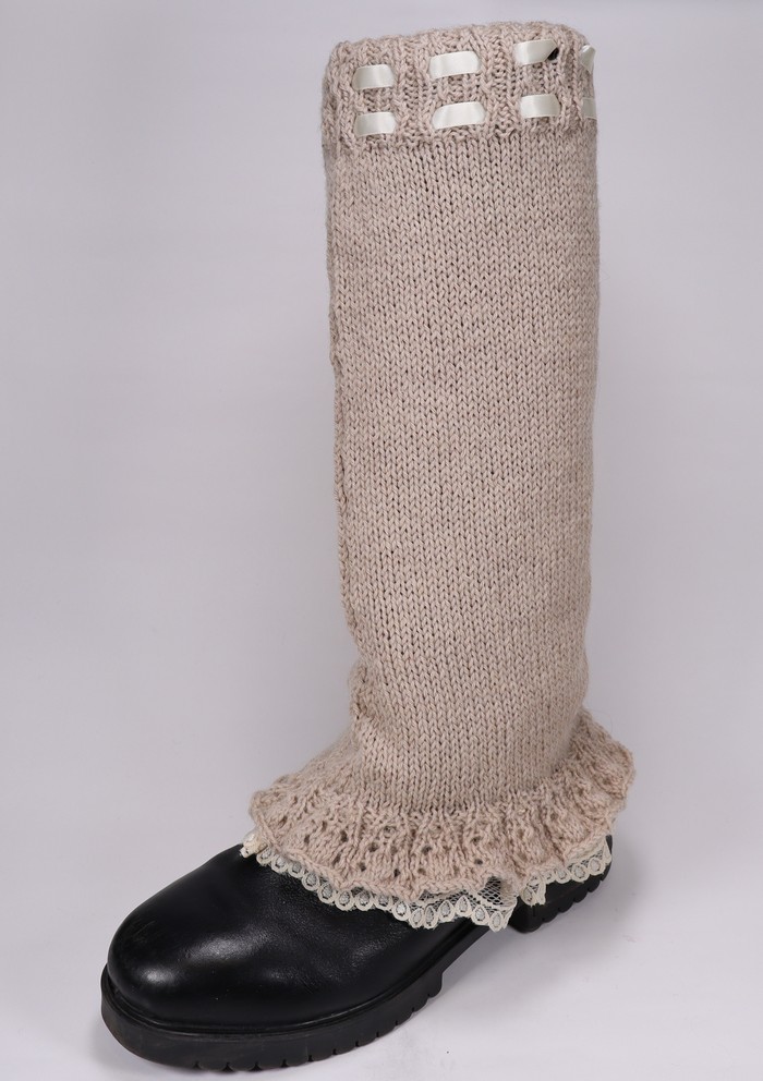 Pitsireunainen säärystin