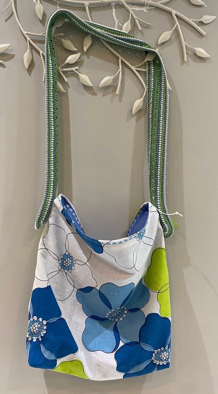 Kes&auml;inen kukkakassi