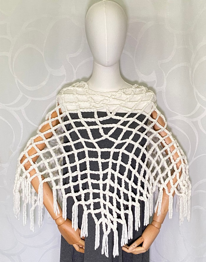 Valkoinen poncho