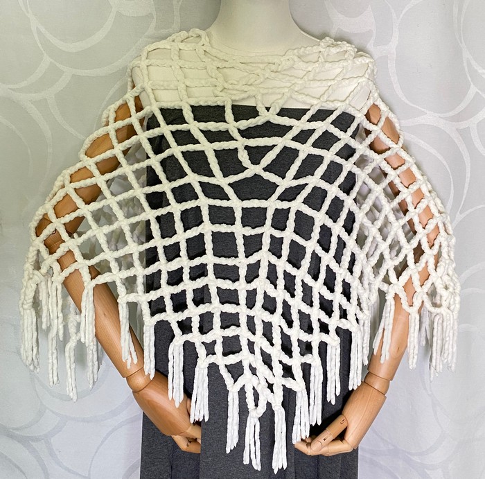Virkattu poncho
