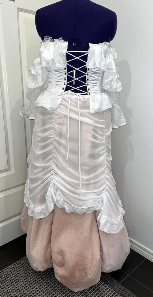 Bella1c.jpg