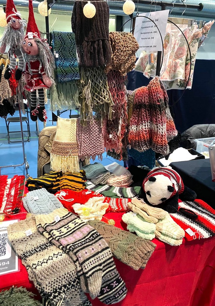 Jouluisia k&auml;sit&ouml;it&auml;