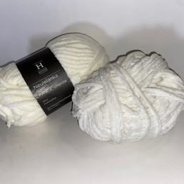 Luonnonvalkoiset Alize Velluto + Pro Lana Chenille -langat